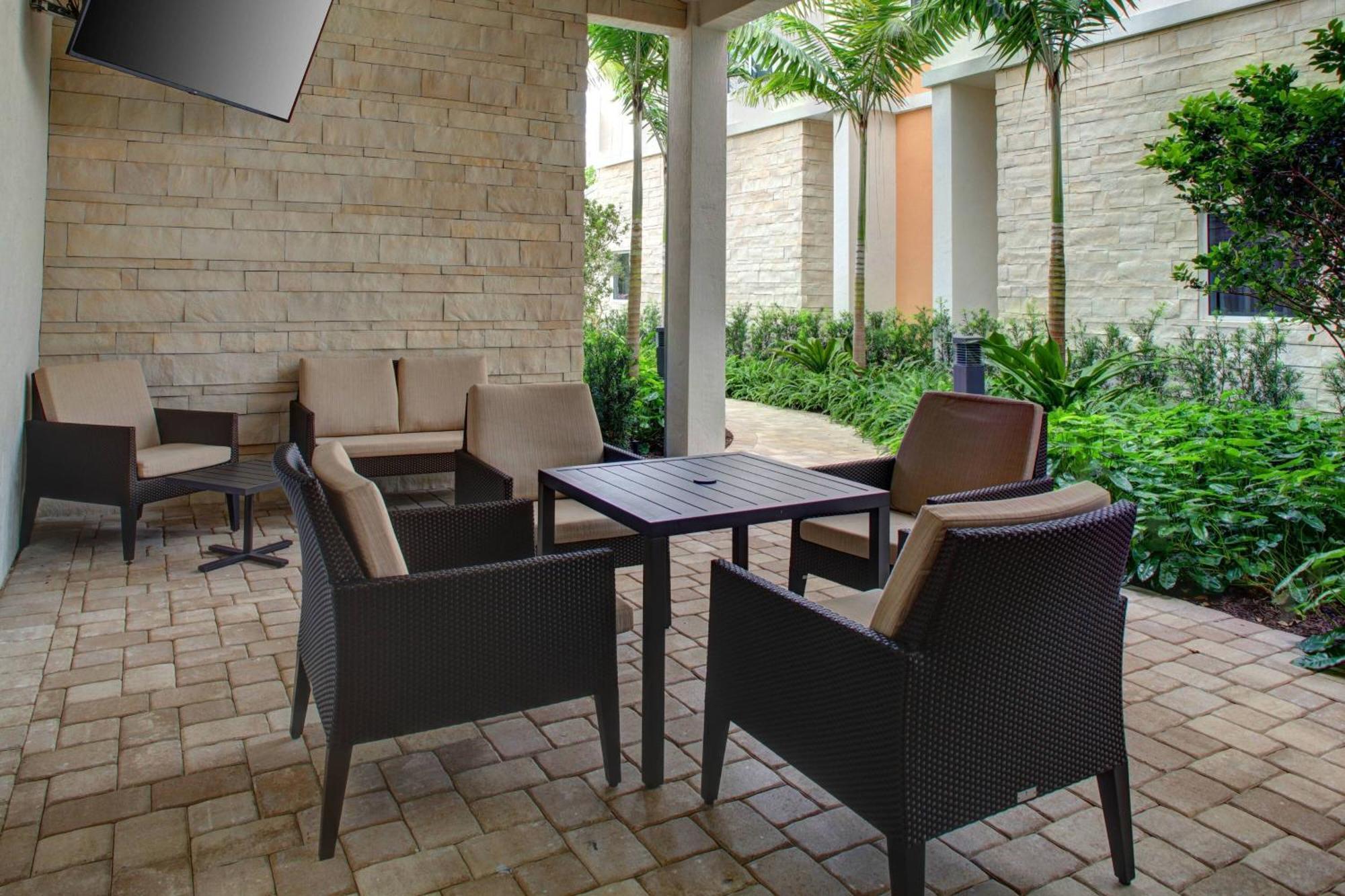 Residence Inn Fort Lauderdale Coconut Екстериор снимка